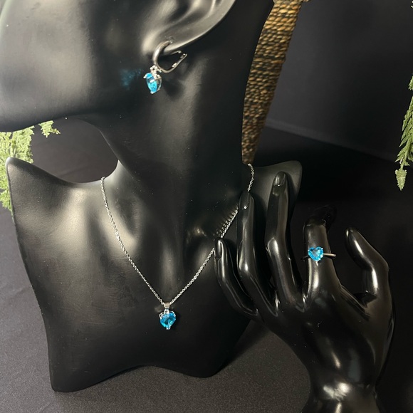 Maryse-Romantic Heart Zircon Set. 925S Silver.Earrings,Pendant&Necklace,Ring - Picture 4 of 4